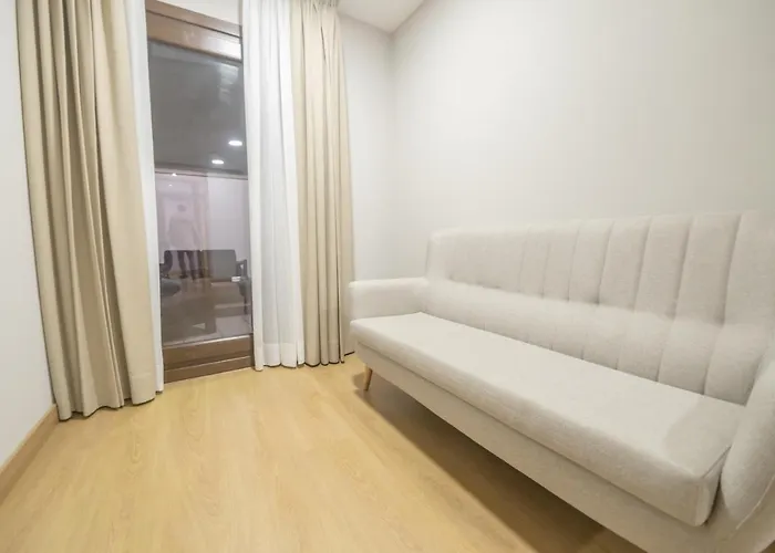 Roquino 2* קלדס דה רייס